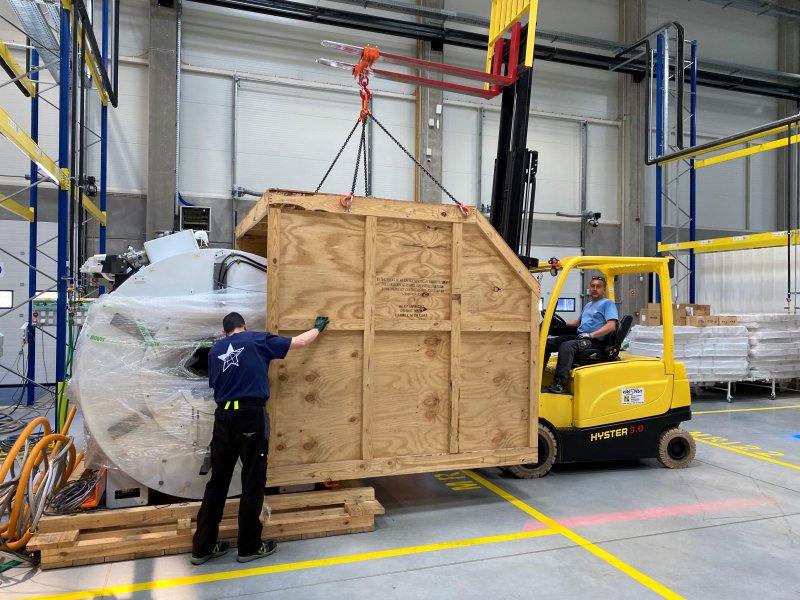 Installation and de-installation